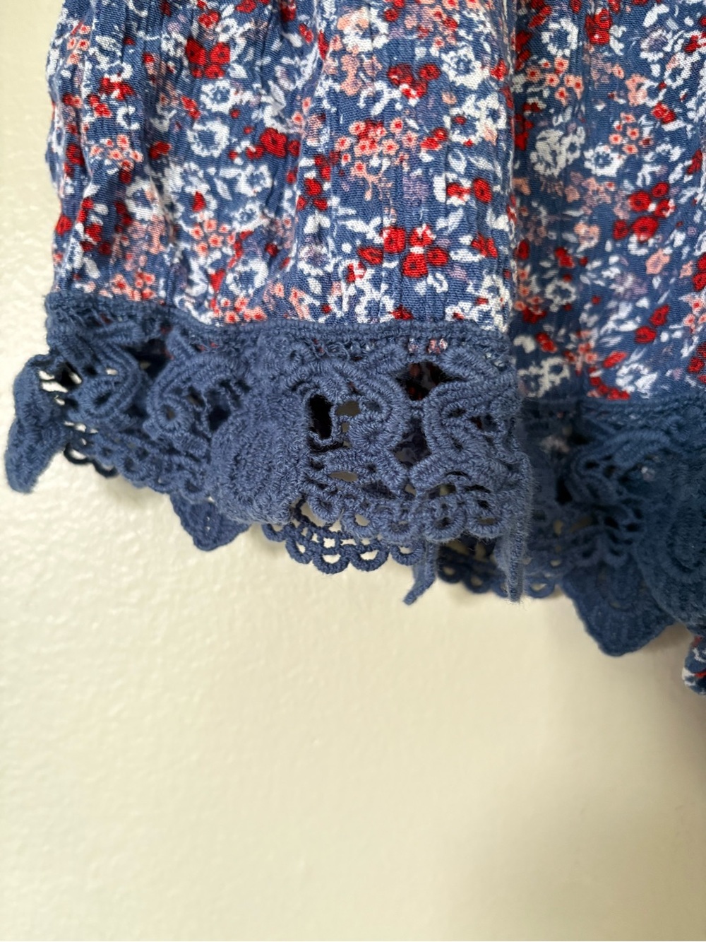 Xhilaration Blue Floral Smocked Waist Lace Shorts Size Small - Picture 5 of 9